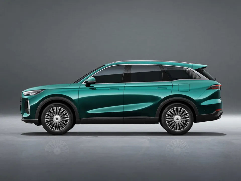 Chery TIGGO 9 PHEV in der Seitenansicht im Studio